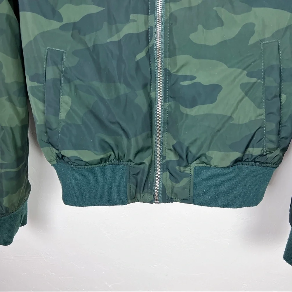 Garage women's camo bomber jacket small